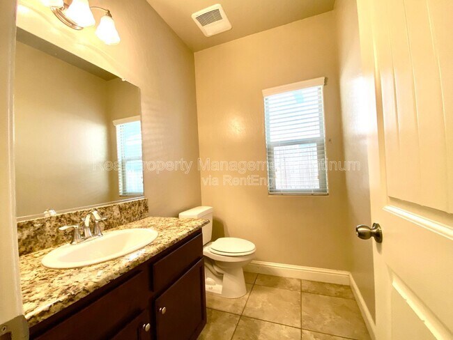 Building Photo - 6162 E Farrin Ave