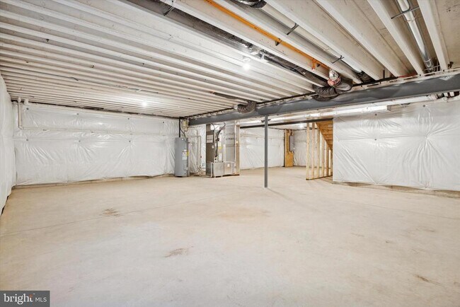 Building Photo - 122 Silversmith Rd