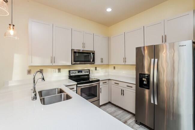 Building Photo - 8916 Madrid Cir