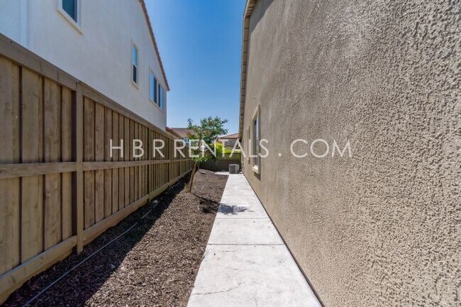Building Photo - Ellis Neighborhood  | Spacious Single-Stor...