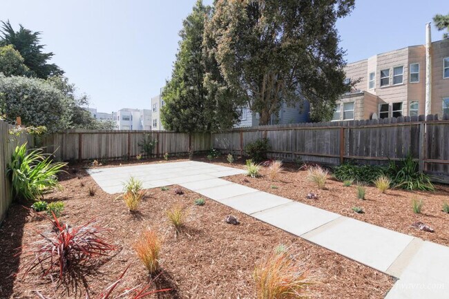 Building Photo - 127 Ashbury St