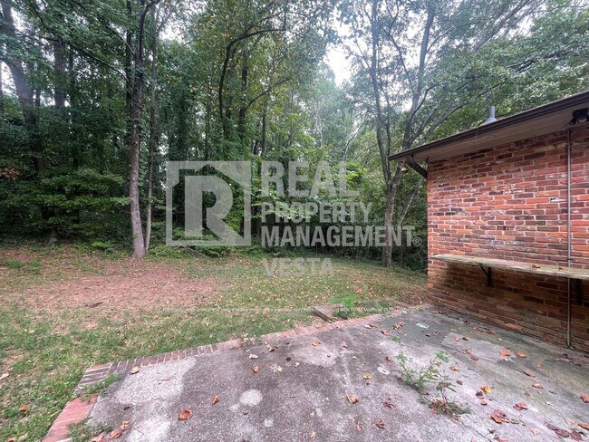 Building Photo - Solidly Built Three Bedroom House in West ...