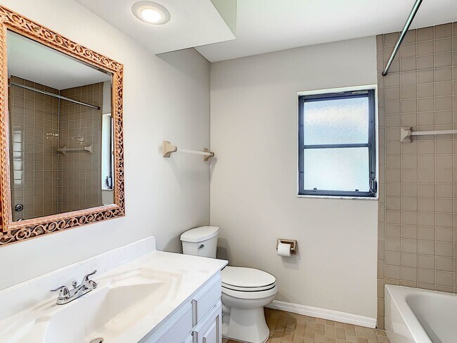 Building Photo - Port Charlotte Waterfront Pool Home - Grea...