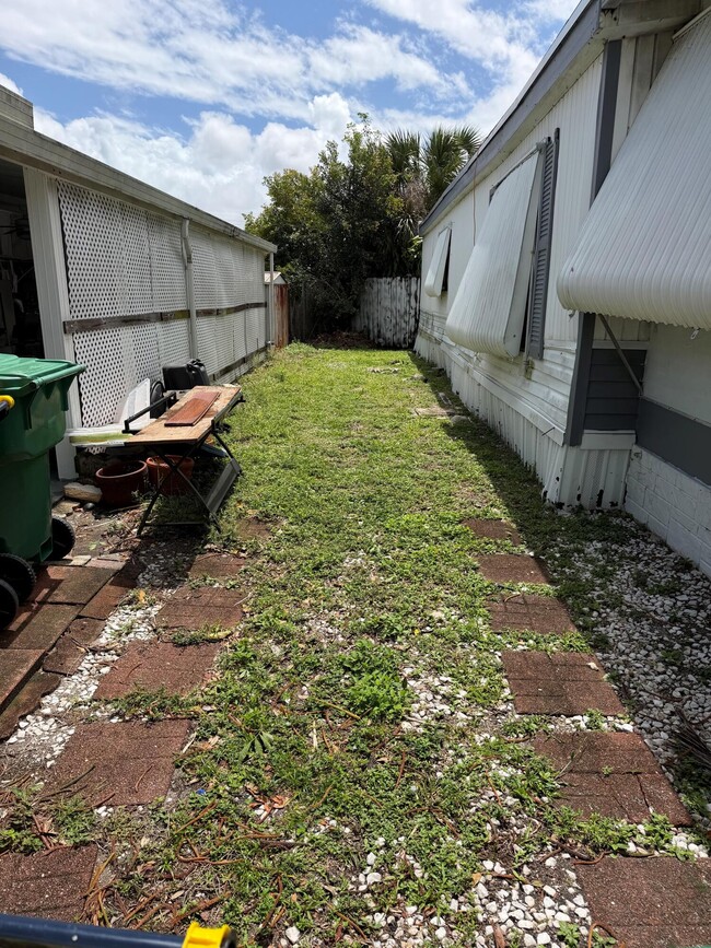 Building Photo - 2170 SW 51st Pl