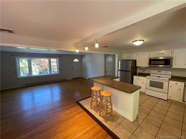 Building Photo - 85 Brentwood Dr