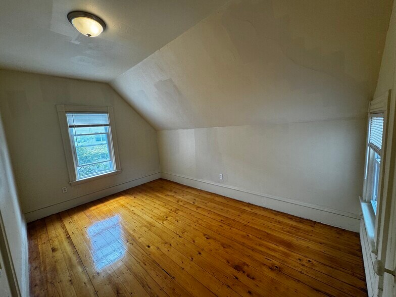 Building Photo - 374 Highland Ave