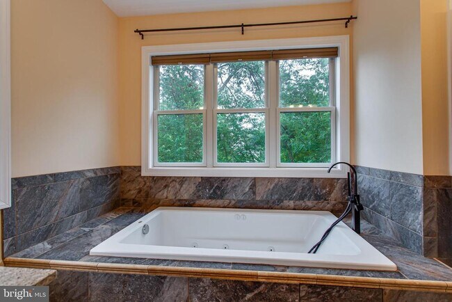 Building Photo - 43840 Bardmore Way