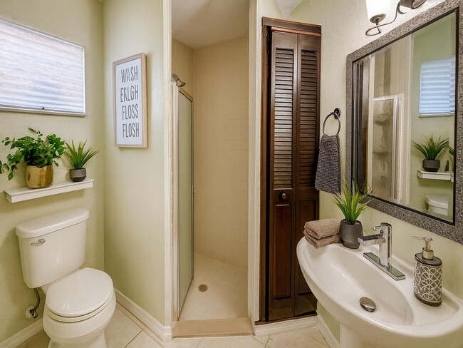 Building Photo - Charming 2BR 2BA Home w/  Full Appliance Suite • Fenced Yard • Driveway Parking in Miramar