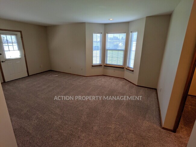 Building Photo - 3 bed 2 bath in Sherwood Village