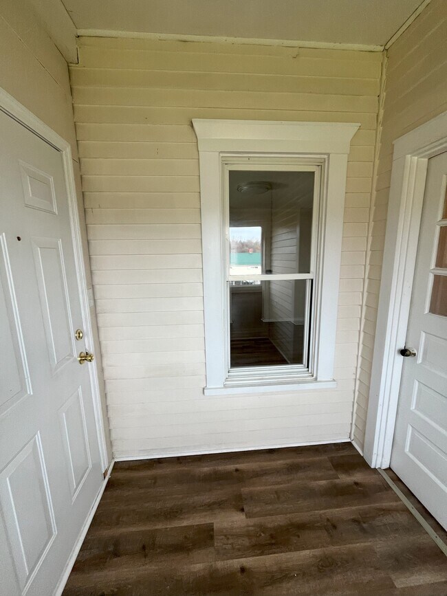 Building Photo - 115 June St