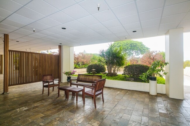 Building Photo - Naniwa Gardens - 1 bdrm/1 bath/1 covered p...