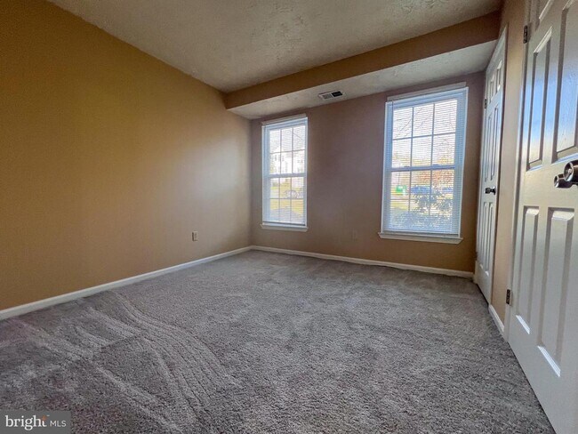 Building Photo - 782 Southern Hills Dr