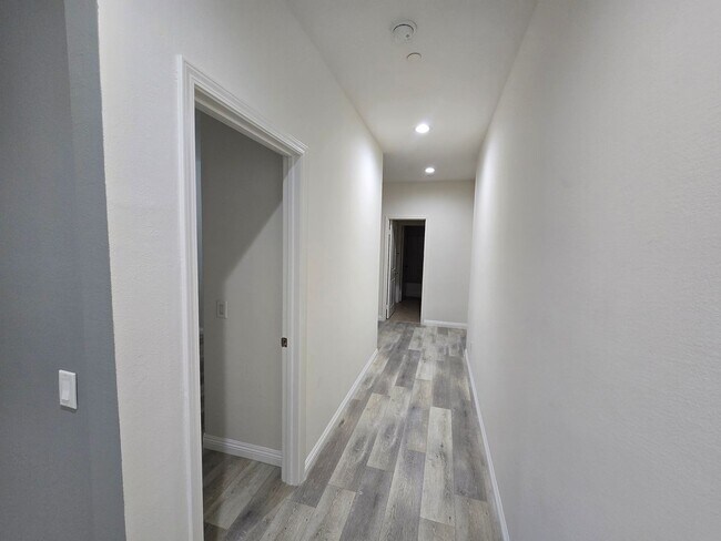 Building Photo - Open-Concept Living with Downstairs Bedroom & Enclosed Patio Retreat