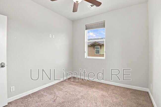 Building Photo - 2520 W Pikes Peak Dr