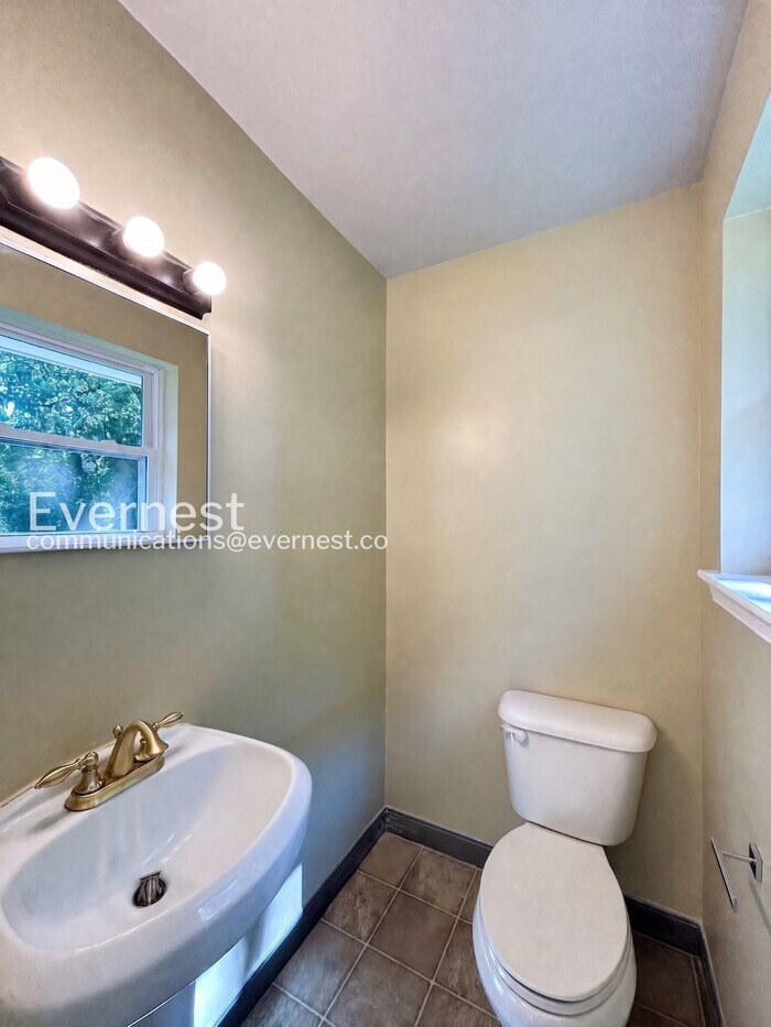 Building Photo - 10813 Bluebell Dr
