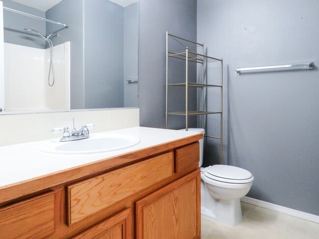 Building Photo - 2 Bedroom Plus Bonus Room - Tigard Townhom...