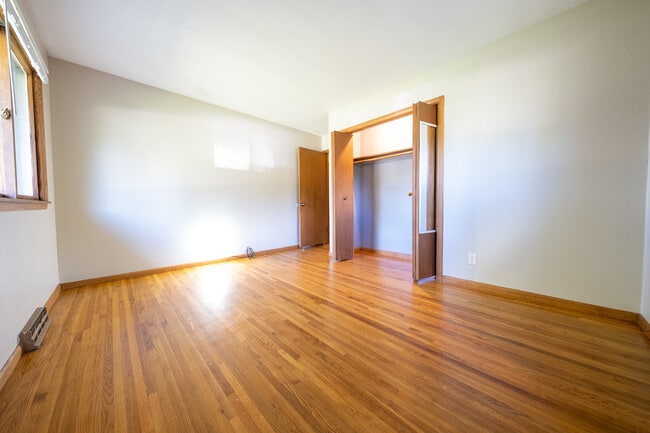 Building Photo - 10606 Yosemite Rd