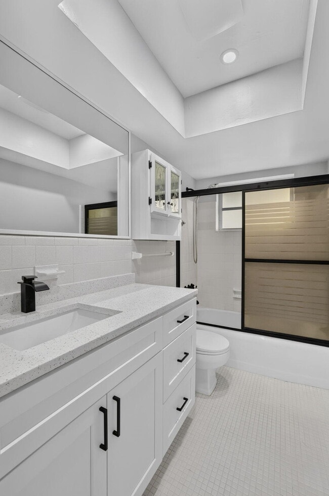 Building Photo - 2755 NE 28th Ave