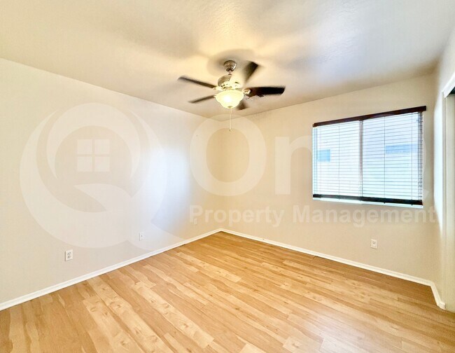 Building Photo - 4234 E Redwood Ln