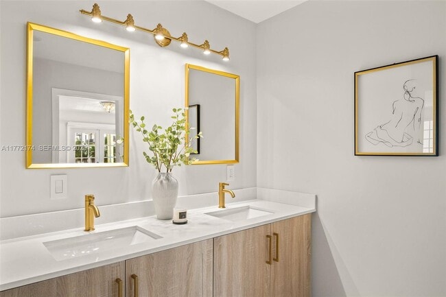 Building Photo - 911 SW 57th Ave