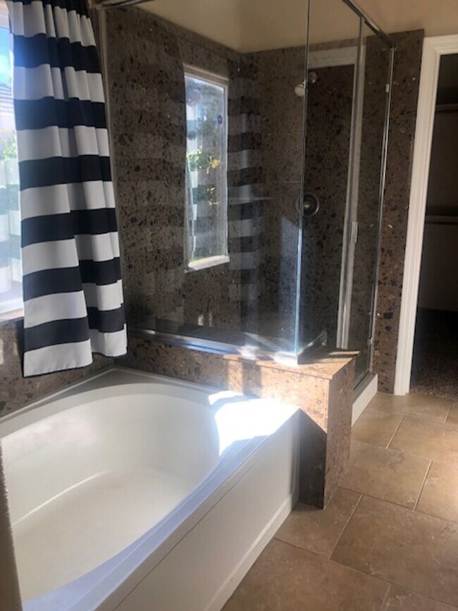 Building Photo - Beautiful Manteca Home in Quiet Neighborhood