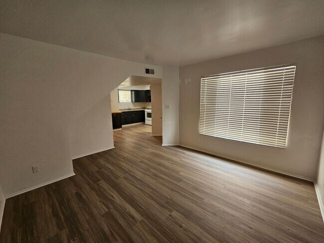 Building Photo - 1715 E Pepper Cir