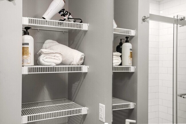 Building Photo - 800 Penn Ave