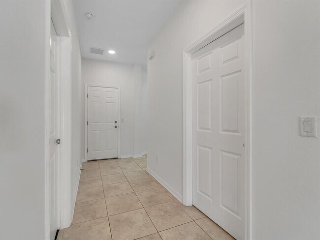 Building Photo - 7323 Pool Compass Loop