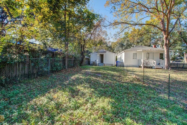 Building Photo - 4716 Mint Ave