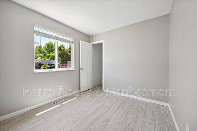 Building Photo - 10444 Hoyt Ct