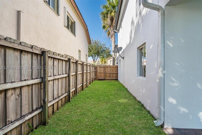 Building Photo - 16350 SW 50th Terrace
