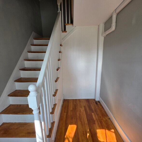 Entryway - 97 Pleasant St