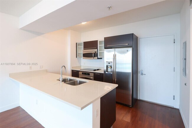 Building Photo - 333 NE 24th St