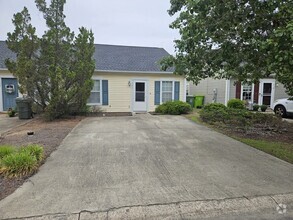 Building Photo - Cute 2 bed 2 bath
