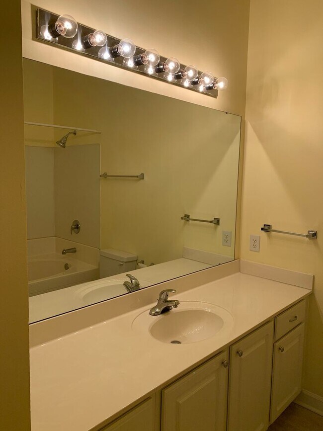 Building Photo - Spacious 3 Bedroom Condo in Carolina Forest