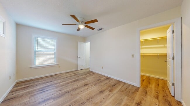 Building Photo - 620 Segovia Rd