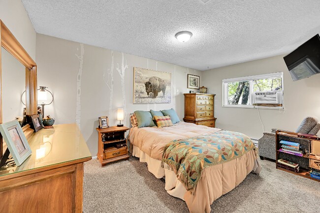 Building Photo - 10883 Fairfax Way
