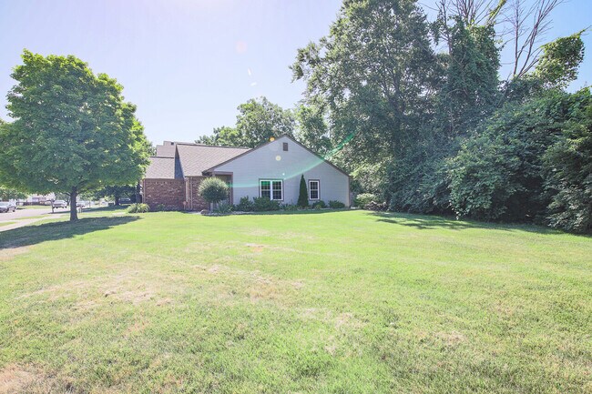 Building Photo - The Gardens North