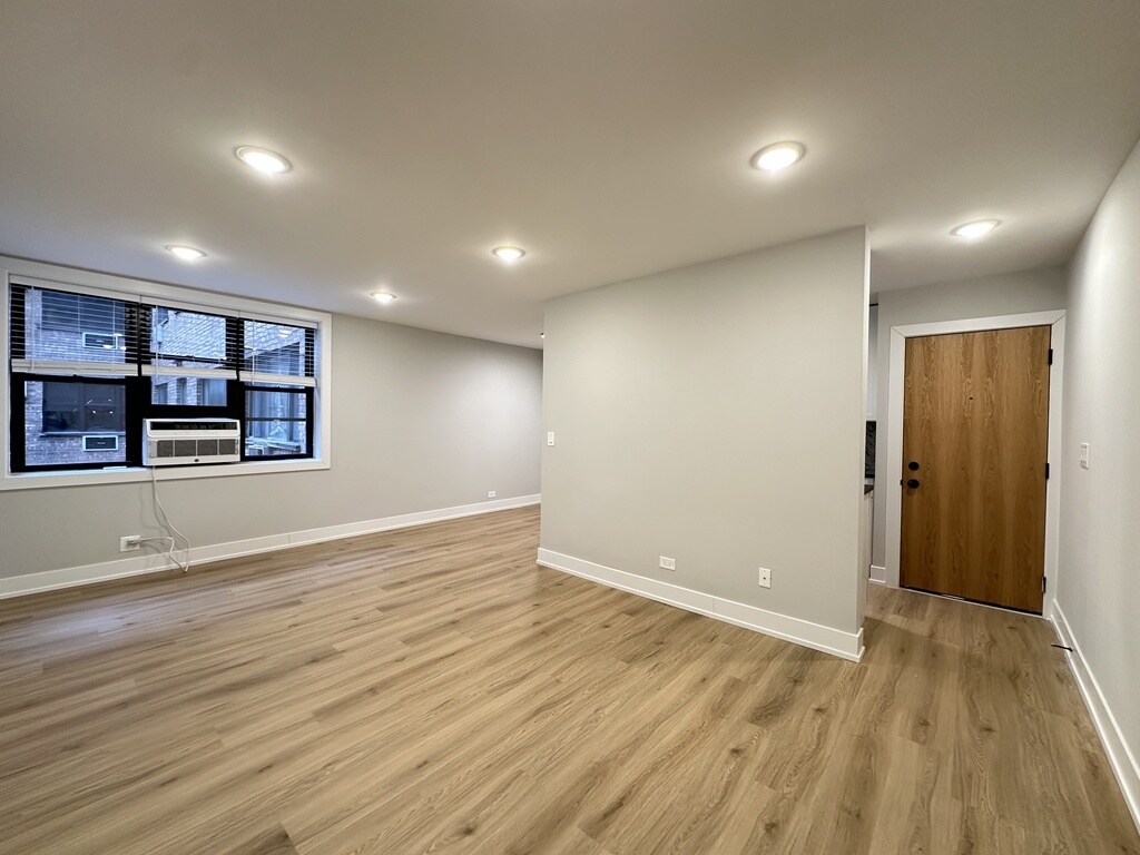 Building Photo - 503 W Aldine Ave