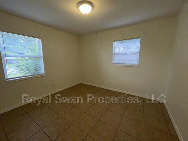 Building Photo - 227 Palm Ave