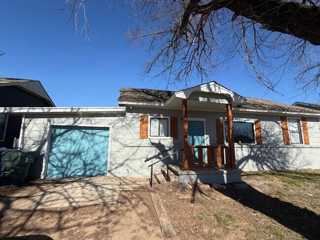 Building Photo - Beautifully Remodeled 2 Bed | 1 Bath | 1-Car Garage on Large Lot