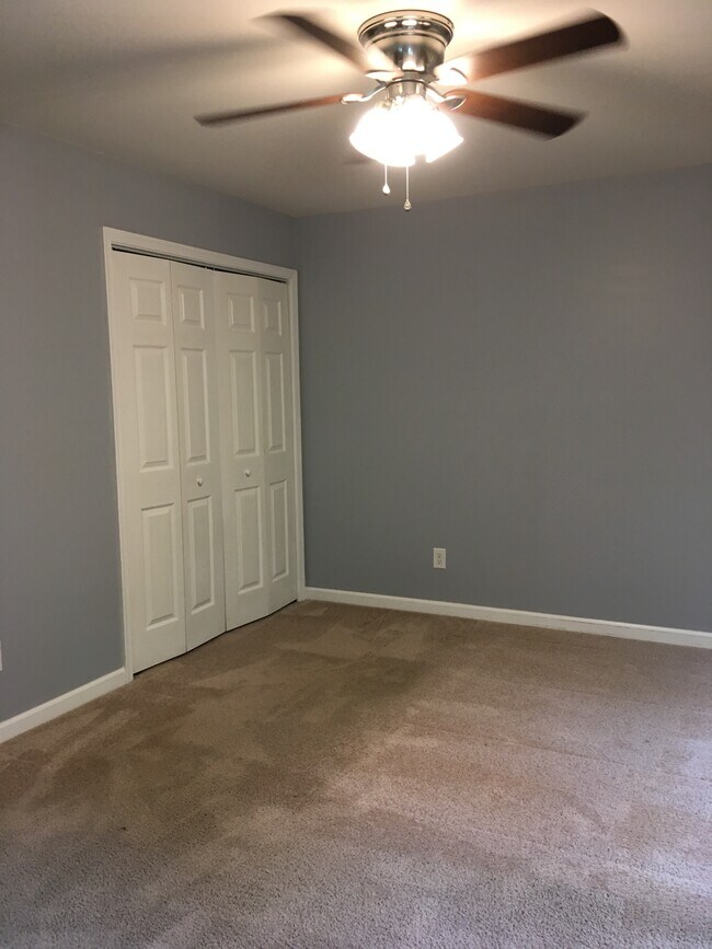 Building Photo - 854 Redwood Trail