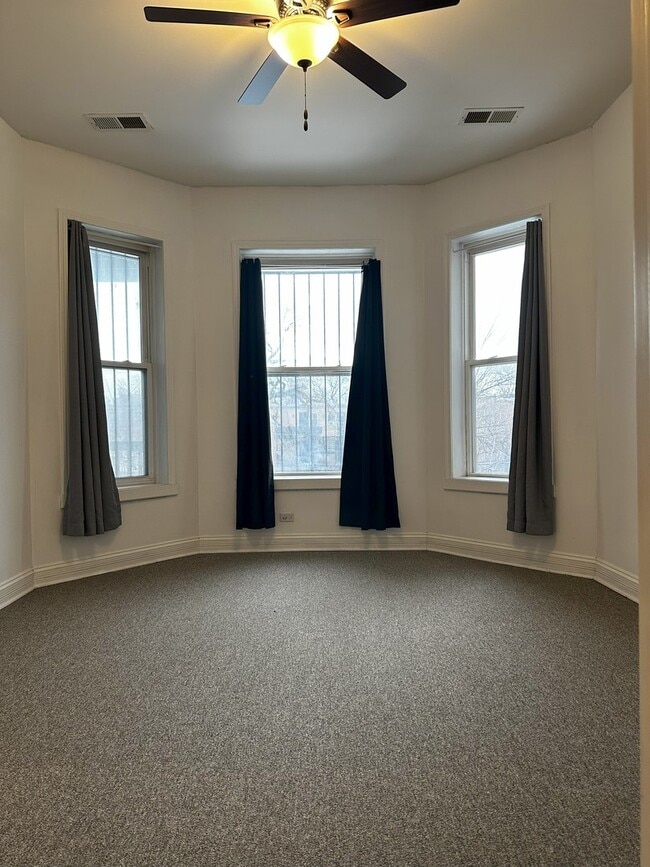 Building Photo - 5837 S Calumet Ave