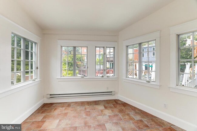 Building Photo - 2015 Allen Pl NW