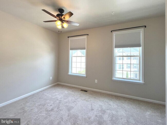 Building Photo - 8141 Hollow Ct