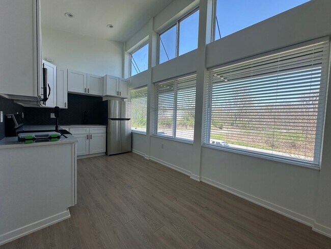 Building Photo - 3048 Anderberg Dr