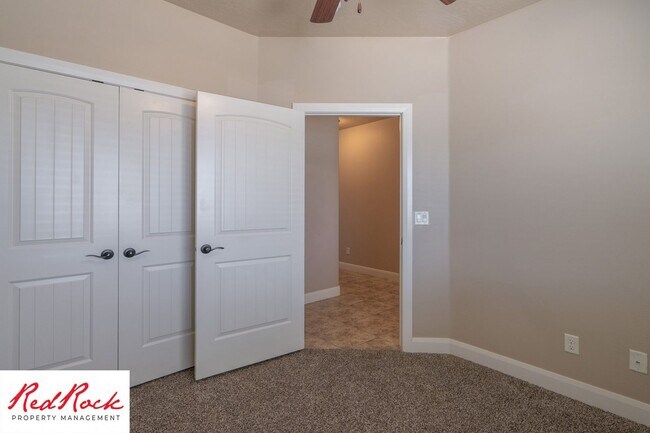 Building Photo - Dog Friendly, Pleasant 4 Bedroom, 2.5 Bathroom Townhome