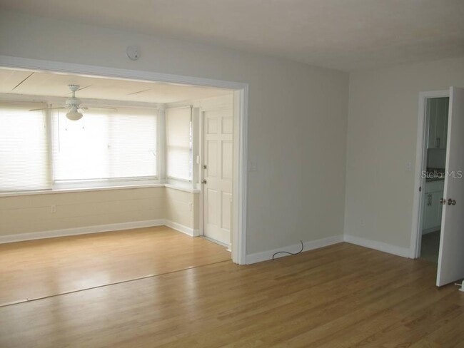 Building Photo - 1803 Pineview Cir