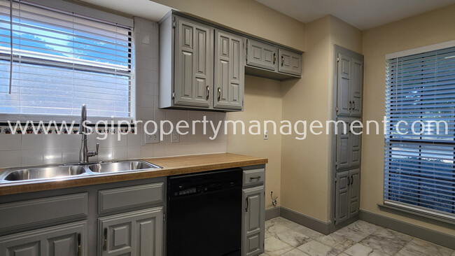 Building Photo - Great 4 bedroom Richardson home