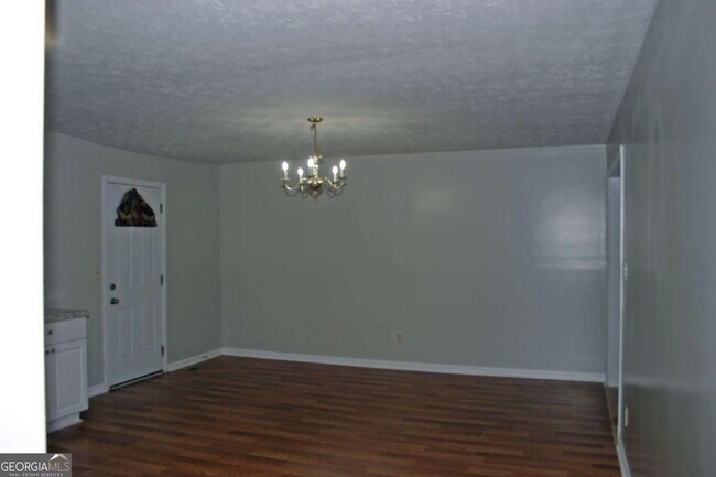 Building Photo - 6694 Young Ct